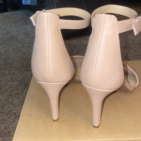 Cute tan heels! Perfect for the summer☀️😎 Come Shop - Picture 2 of 4